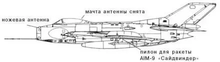 Пакистанский F6 Пара F6 из школы воздушного боя пролетает над холмистой - фото 124