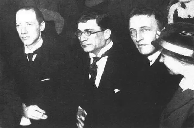 Слева направо Н С Гумилев З И Гржебин и А А Блок М Горький К - фото 38