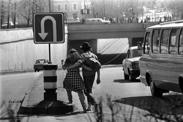 Долго бродили по парку Исанка сказала Мне пора Неловко все лягут спать - фото 49