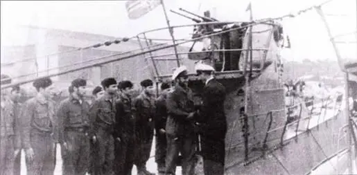 U 9 после возвращения из боевого похода весной 1944 г Хорошо виден спаренный - фото 100