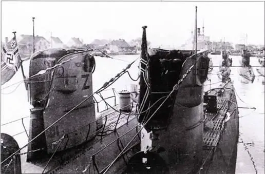 Подлодки 21й флотилии на военноморской базе в Пиллау 194142 гг 11а - фото 110