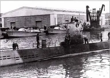 U 9 выходит в боевой поход из военноморской базы в Констанце Румыния май - фото 96