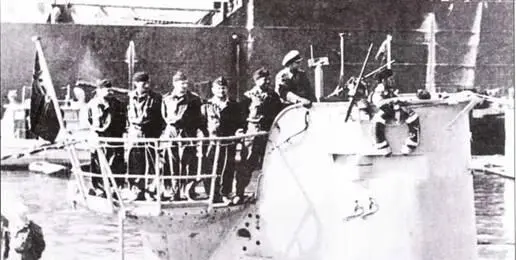 U 24 командир оберлейтенант ЛандХайен при входе к гавань Констанцы 30 мая - фото 99
