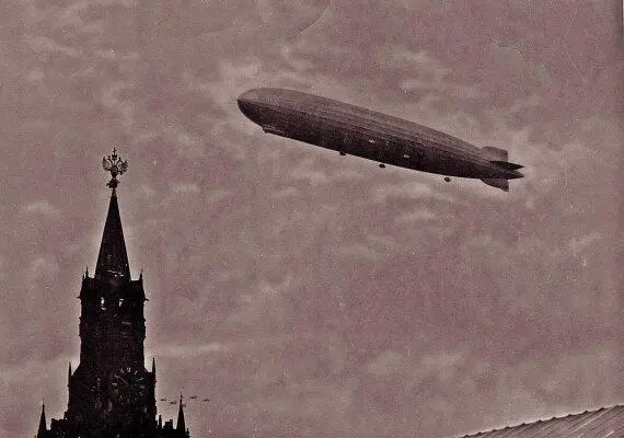 Неизвестный фотограф Без названия Дирижабль над Красной площадью До 1935 г - фото 31