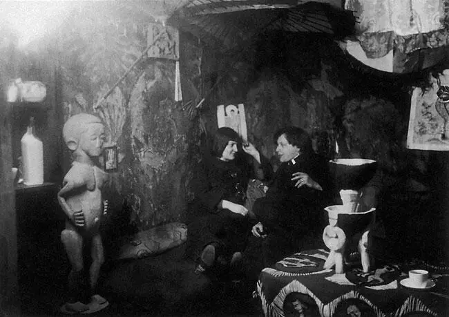 Эрнст Людвиг Кирхнер и Эрна Кирхнер Шиллинг в мастерской на Дурлахерштрассе - фото 1