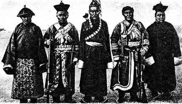 Джалханцзахутухта в центре и Джалама второй справа Кобдо 1915 г - фото 10