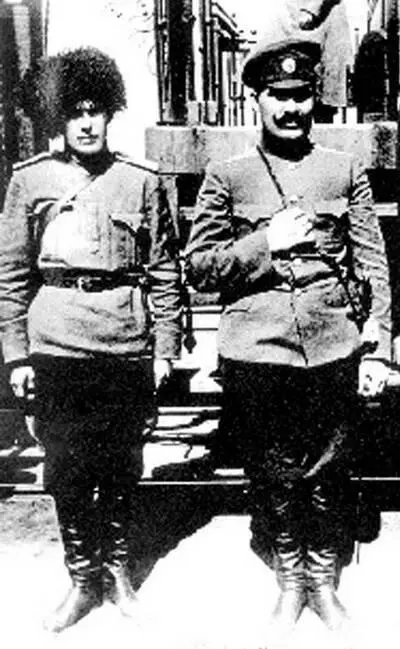ГМ Семенов справа 1918 г АВ Колчак СухэБатор дальний ряд - фото 60