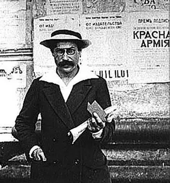 ЕМ Ярославский1918 г РФ УнгернШтернберг в плену 1921 г Из кн - фото 70