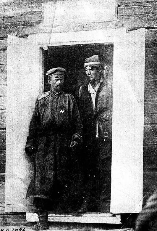 РФ УнгернШтернберг в плену 1921 г Из кн Легендарный барон неизвестные - фото 72