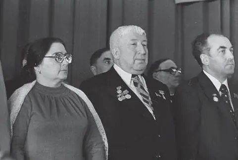 Р Эльдарова и Р Гамзатов Бурлият Ибрагимова и Хаписат Гамзатова Зам - фото 45