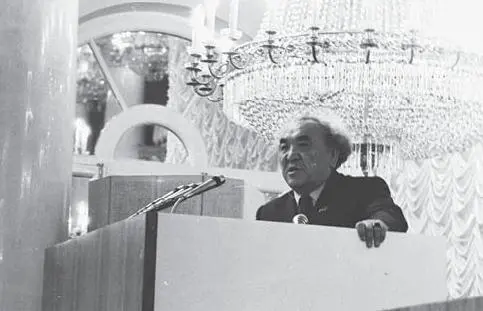 Давид Кугультинов 60летие поэта Александр Назаревич Константин Симонов - фото 51