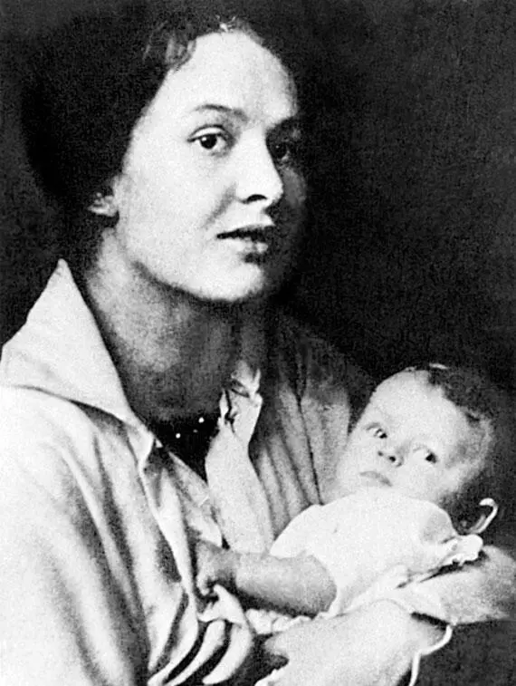 Зинаида Николаевна ЕсенинаРайх с дочерью Татьяной Начало 1919 года Вы - фото 20