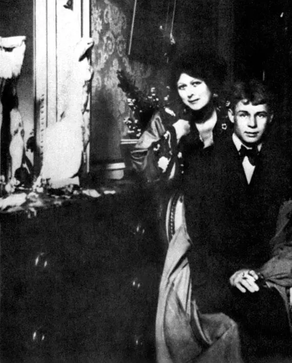 Есенин и Айседора Дункан 1922 г 1922 В маеофициально зарегистрирован брак - фото 32