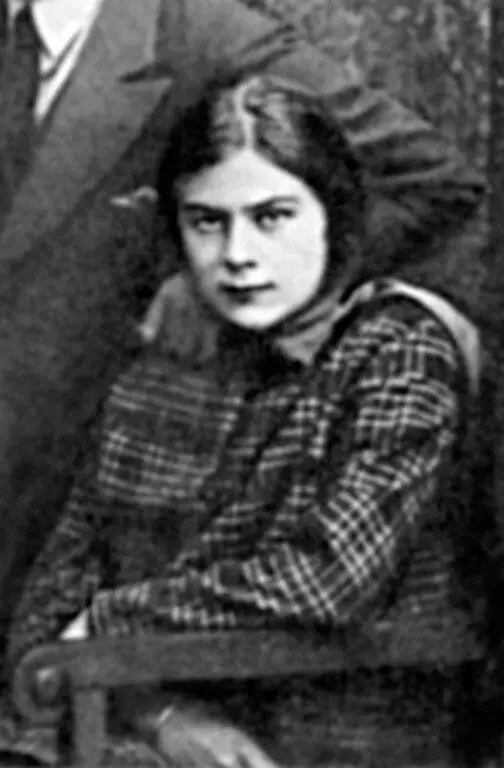 СА Толстая 1924 г Милая мне скоро стукнет тридцать И земля милей мне с - фото 46