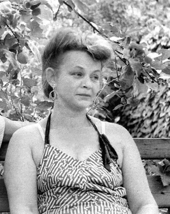 Татьяна Сергеевна Есенина 70е годы Уголок старого Баку Ты пропела За - фото 47