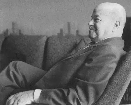 Шкловский в 1960е годы С филологом Вячеславом Всеволодовичем Ивановым 1973 г - фото 40
