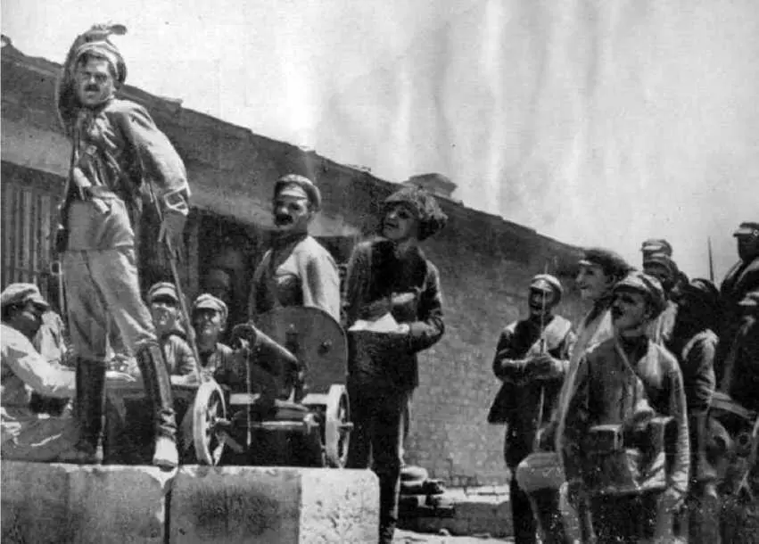 Кадр из фильма Мятеж 1928 Б Бабочкип комбат Караваев слева Я понял - фото 37