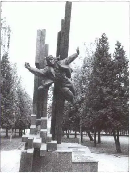 Памятник АК Горовцу в г Витебск Памятник самолету Як50 возле поселка - фото 29