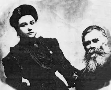 Почтмейстер ТемирХанШуры Георгий Иванов с дочерью Лидией Так и вышло - фото 49