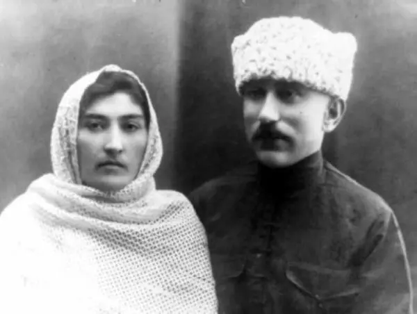 Нанаханум и Магомед Далгат Стройная среднего роста одета чисто - фото 74