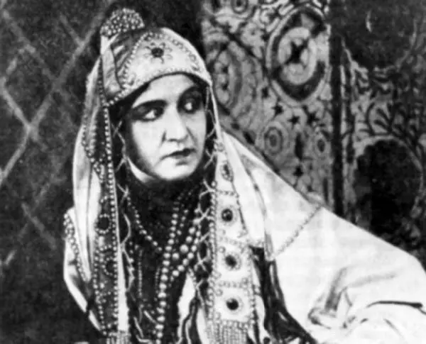 Софиат в роли жены Ивана Грозного У моего отца Нухбека Аскарова была - фото 89