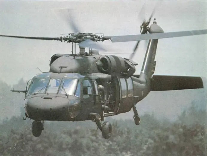 Многоцелевой тактический транспортный вертолет Сикорский UH60A Блэк Хоук - фото 181
