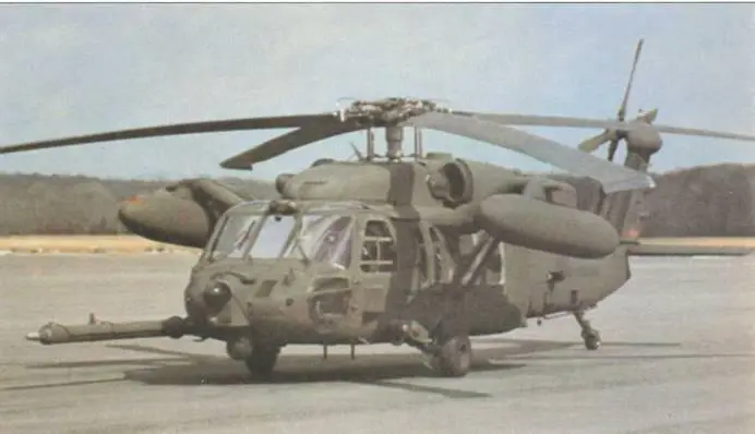 Вертолет UH60L с крылом для подвески топливных баков и грузов система ESSS - фото 195