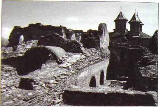 Развалины дворца валашских господарей в Тырговиште Городов в стране было мало - фото 1