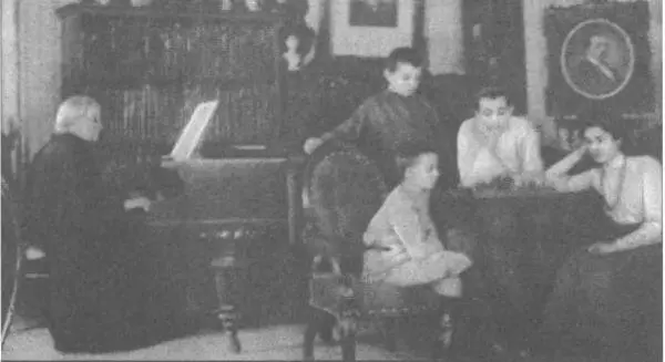 Вечер во Вражском Первый слева стоит Миша Тухачевский 1903 г М - фото 4