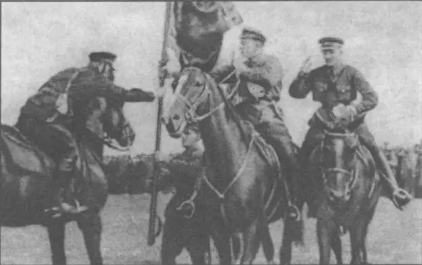 Празднование 10й годовщины 4й кав дивизии 1929 г М Н Тухачевский С - фото 12