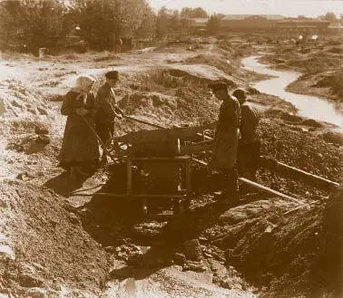 Промывка старателями золотоносного песка Фото СМ ПрокудинаГорского начало - фото 196