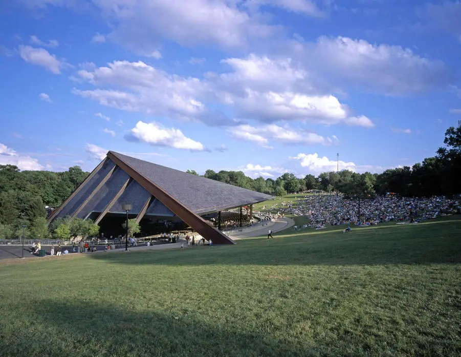 Места в Pavilion стоят 40 на лужайке двадцатку Это для взрослых детей и - фото 73