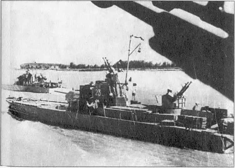Бронекатер проекта 1125 на Дунае 1944 г Морякидунайцы на захваченном у - фото 116