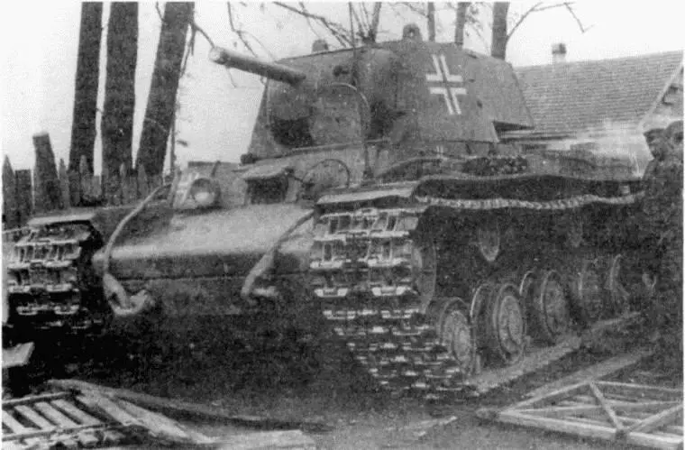 Трофейный французский танк Сомуа 1942 г Трофейный КВ1 - фото 73