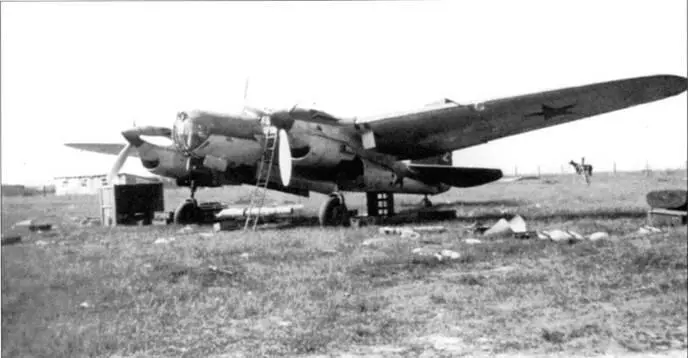 Брошенный на аэродроме бомбардировщик СБ2 с моторами М103 лето 1941 г К - фото 112