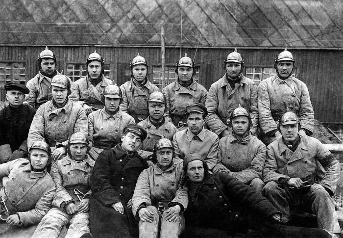 Военизированная пожарная команда Дирижаблестроя Возле поселковой бани - фото 51