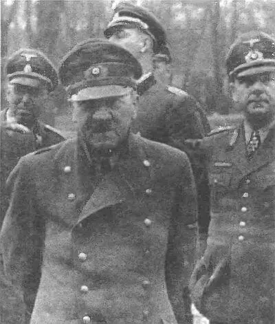 Гитлер незадолго до самоубийства Развалины рейхстага май 1945 г Один из - фото 16