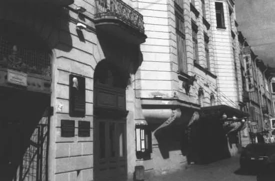 Моховая улица дом 35 Здесь с 1921 г по 1962 г находился ТЮЗ под - фото 35