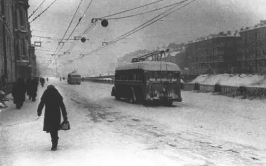 Набережная реки Фонтанки Зима 19411942 гг ЦГАКФФД СПб Предоставлено А Н - фото 44