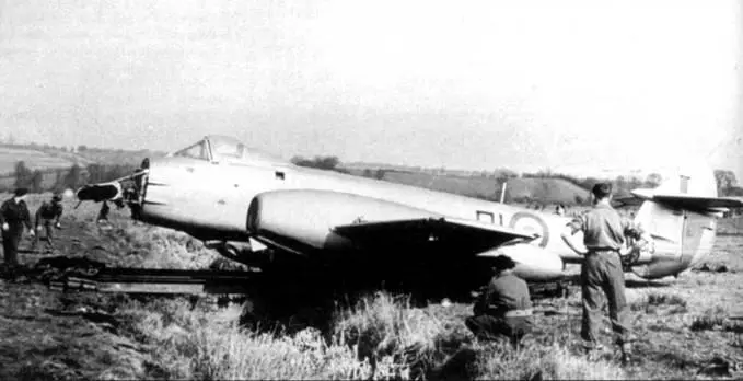 Метеор F4 209й AFS совершивший аварийную посадку 12 февраля 1954 года - фото 26