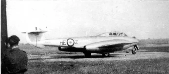 Учебный Метеор Т7 VW489 263й эскадрильи RAF стоянке авиабазы Хортем Сент - фото 34