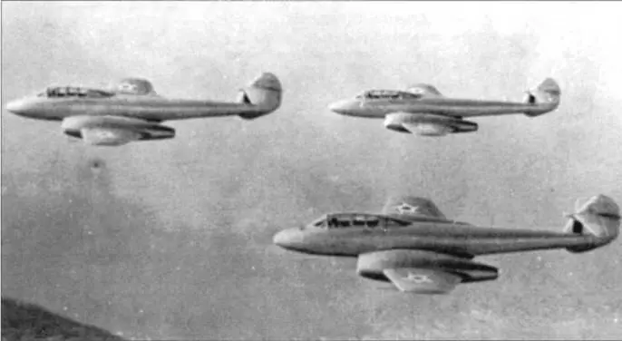 Тройка Метеоров Т 7 ВВС Бразилии имевшие там обозначение TF7 в полете над - фото 41