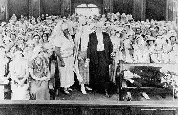 Иллюстрация 1 Кадр из фильма Бастера Китона Семь шансов 1925 С того - фото 1