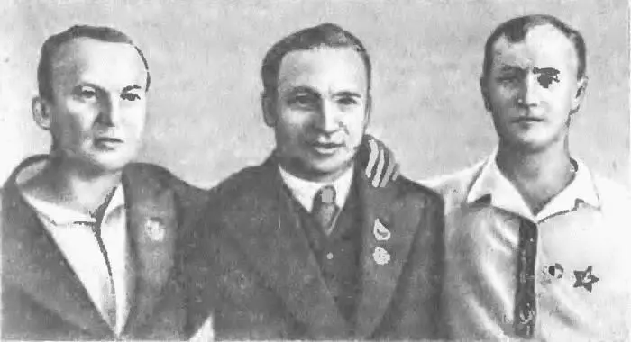 Г Байдуков В Чкалов А Беляков В очень тяжелую навигацию 1937 г в - фото 22
