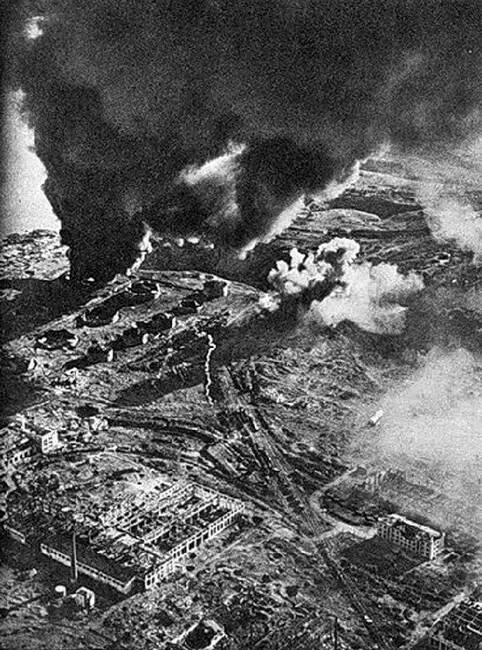 Сталинград в огне 1942 г Командующий 6ой Армии генерал Паулюс с - фото 37