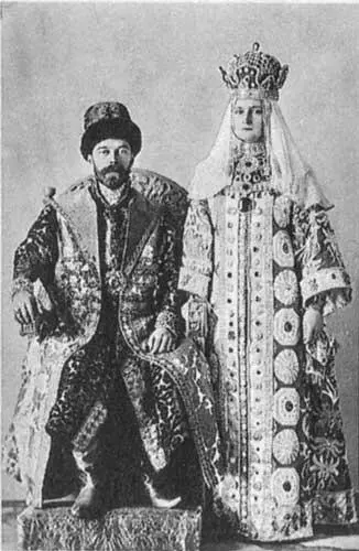 Николай II и Александра Федоровна в русских национальных костюмах на большом - фото 34