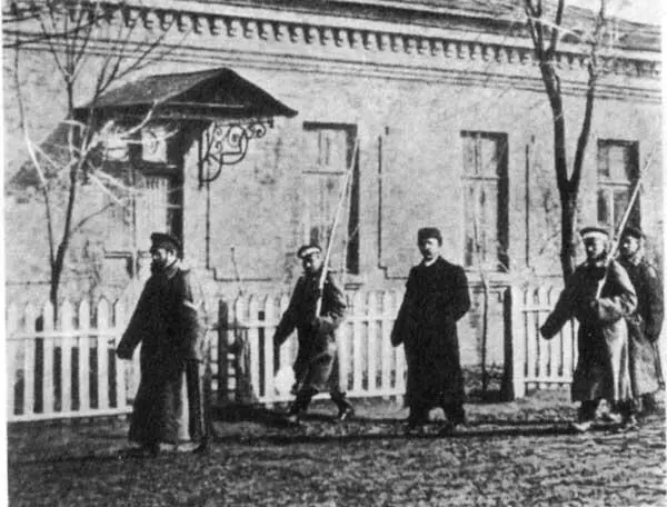Под конвоем лейтенант П Шмидт Одесса 1906 г 19 ноября Сообщение - фото 41