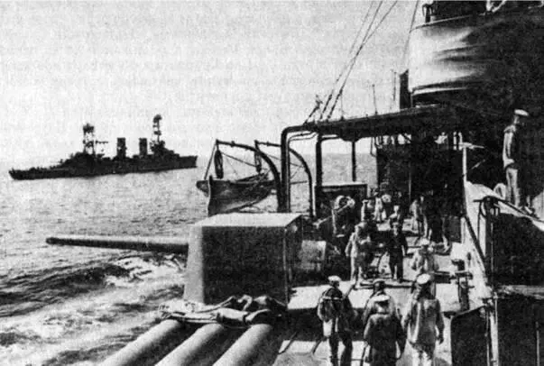Артиллерийское 130мм орудие и торпедный аппарат на крейсере Красный Крым на - фото 106