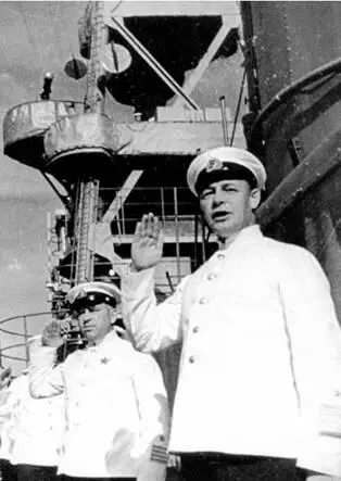 Нарком ВМФ НГКузнецов на борту крейсера Красный Кавказ июль 1939 г - фото 141