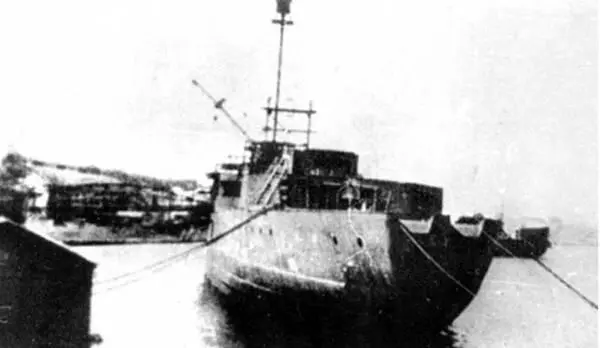 Крейсер Адмирал Лазарев в Одессе 1919 г Балтийский завод На переднем - фото 50